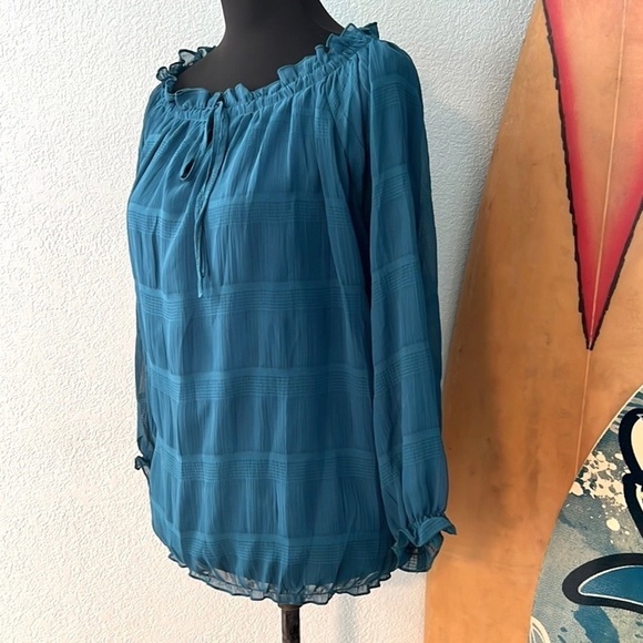 ⭐️NWT, Francesca’s Collection, Criss Cross, Eye-Catching Teal Textured Blouse, M - Picture 1 of 14